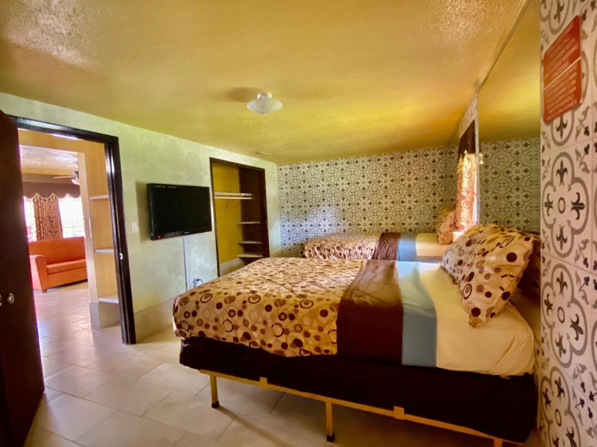 Savannah Inn And Suites Savannah Port Area Zewnętrze zdjęcie