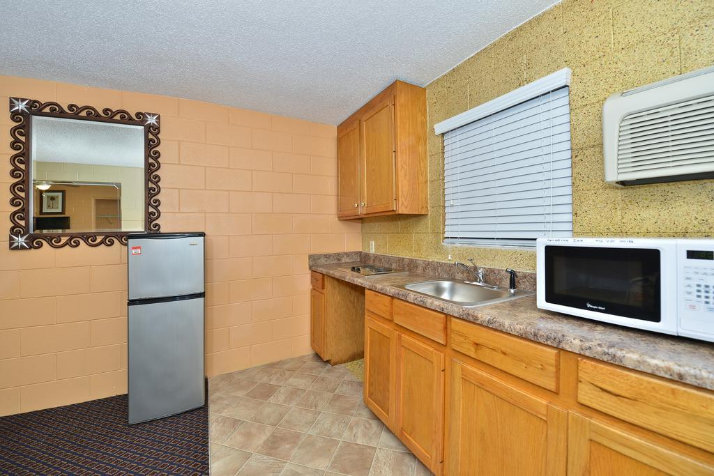Savannah Inn And Suites Savannah Port Area Pokój zdjęcie